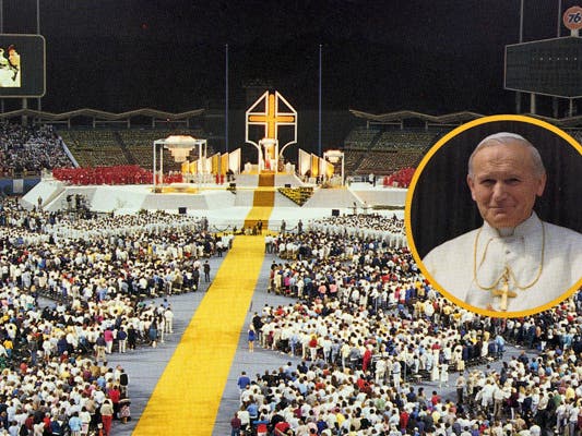 Pope John Paul II at Dodger Stadium | Photo courtesy of Los Angeles Dodgers