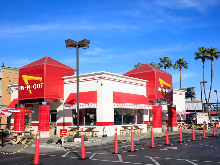 in-n-out-LAX-exterior