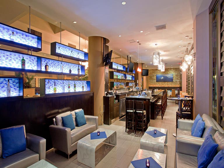 Blu Restaurant and Lounge at Crowne Plaza Los Angeles Harbor in San Pedro