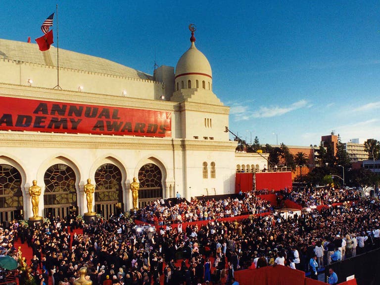 The red carpet outside the Shrine Auditorium during the 72nd Annual Academy Awards (2000).